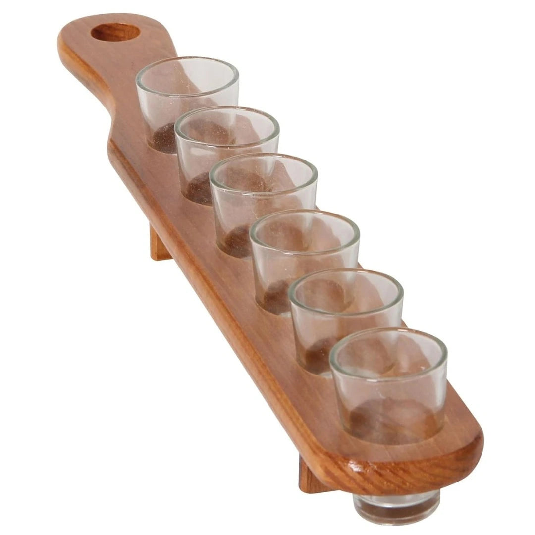 Vasos de shot en base de madera