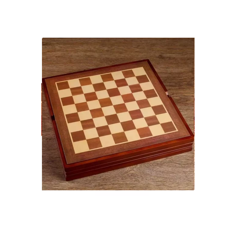 Ajedrez de madera estilo medieval